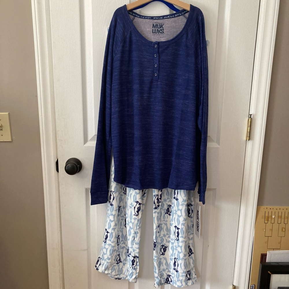 NWT Muk Luks Pajama Set Blue top with Penguin Fleece Pants - Picture 1 of 10